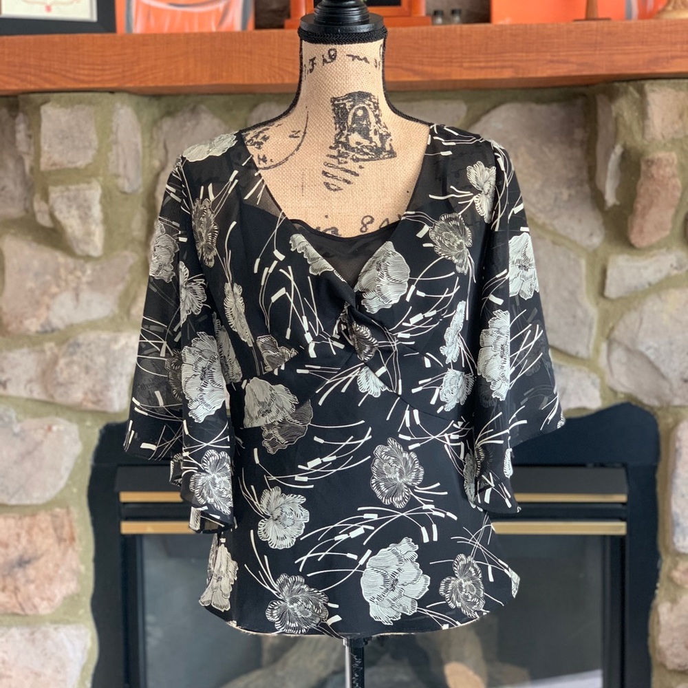 LOFT 10P Ladies Top. Black/floral semi-sheer